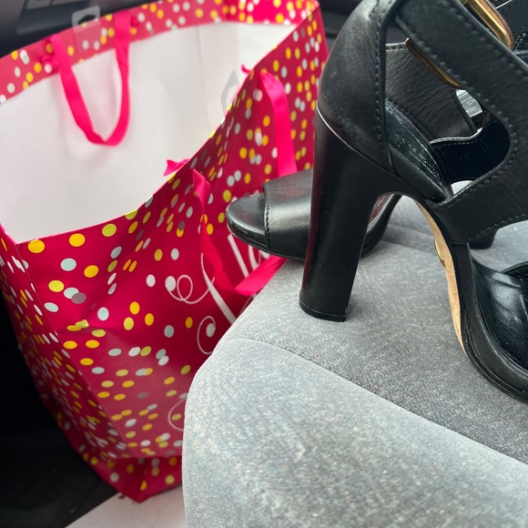 Gucci heels - Picture 1 of 3